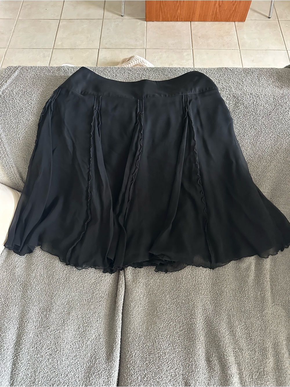 St. John Evening Black 100% Silk Ruffle Chiffon A-Line Skirt Size 6 in EUC